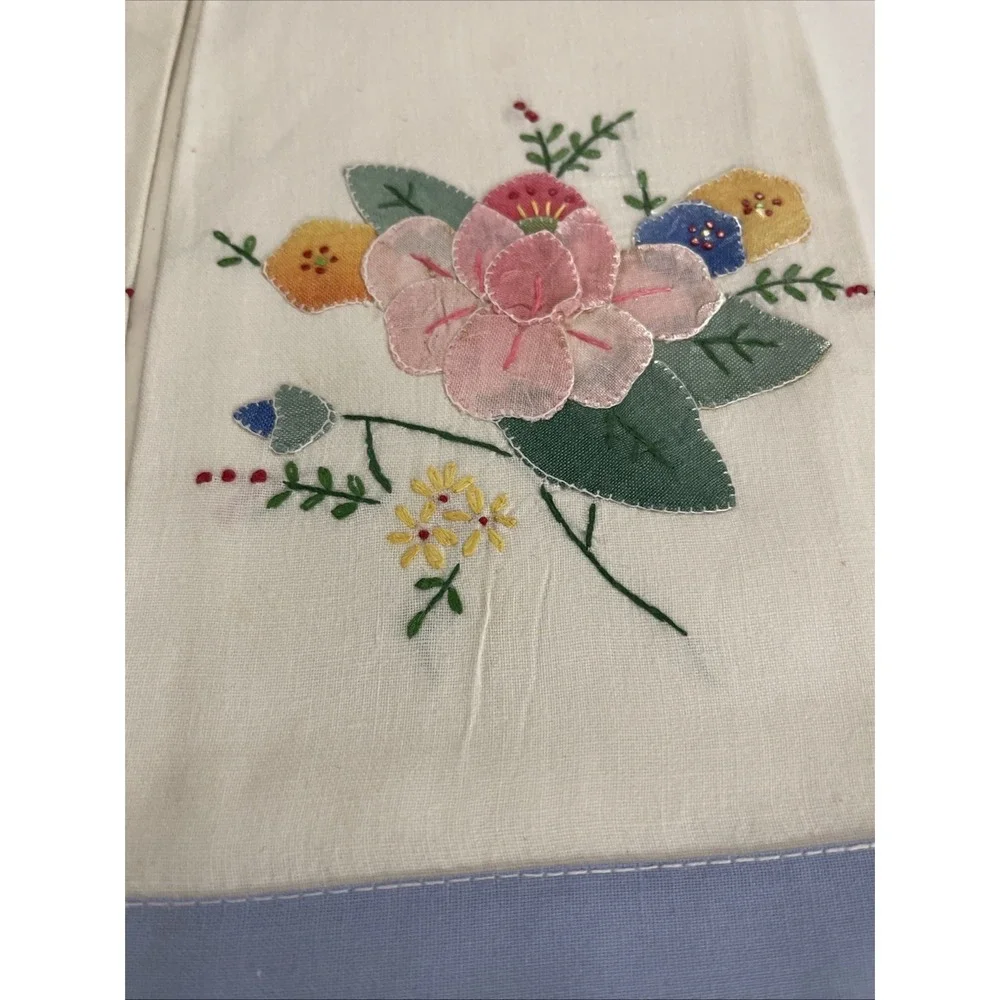 Vintage NWOT 2 multicolor floral applique hand towels 21 X 13 Cottage GrannyCore